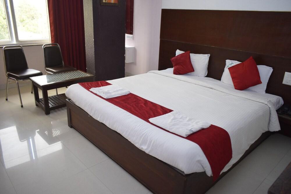 Hotel Sumith Palace Puducherry Eksteriør billede