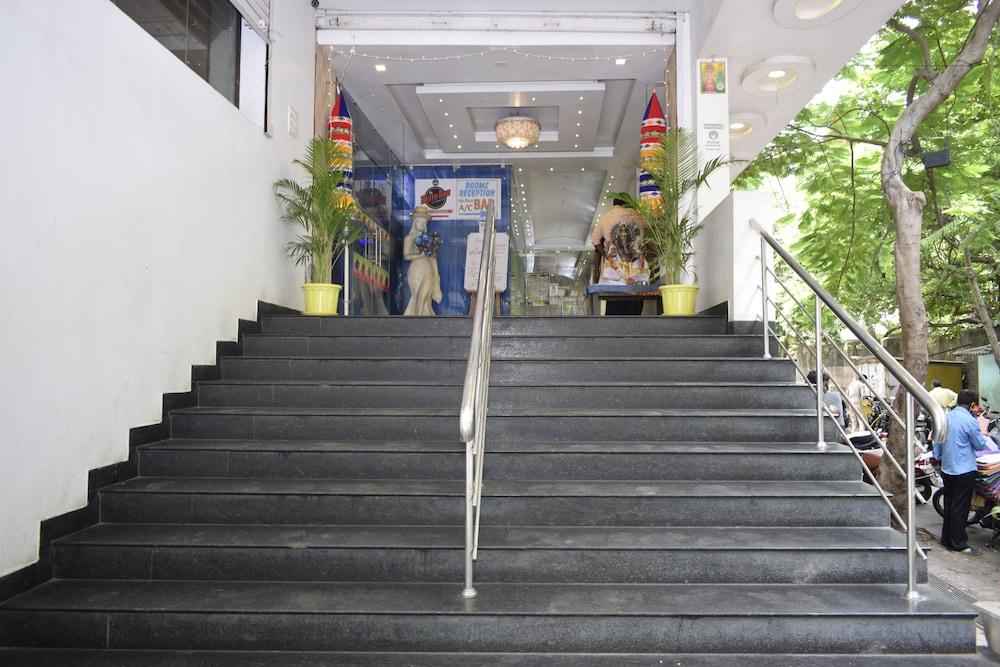 Hotel Sumith Palace Puducherry Eksteriør billede